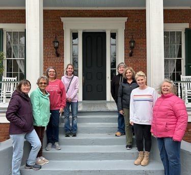 travel group photo at Belmont 1857 in Wayside, Mississippi