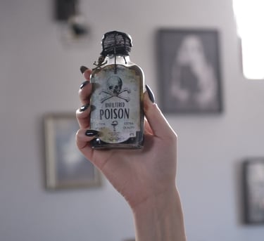 Wednesday Addams Poison Potion gothique skull