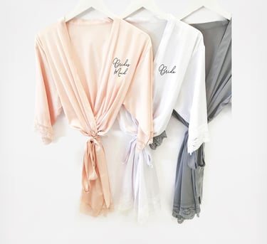 https://www.zola.com/shop/product/eventblossom_bridal_party_satin_lace_robe