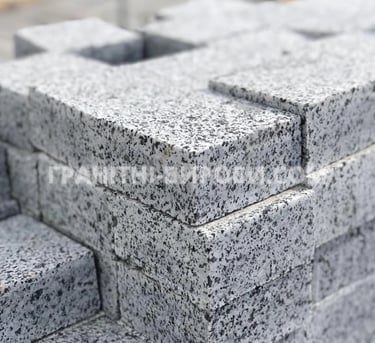 Пилена гранітна бруківка покостівка 20*10*5