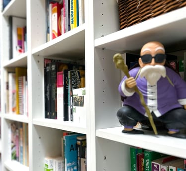 Étagères latérales sous combles Shelfi – La Garenne-Colombes – bibliothèque mélaminé