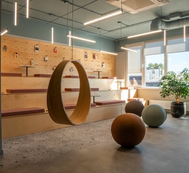 Bendros erdvės su Amtico vinilinėmis grindimis