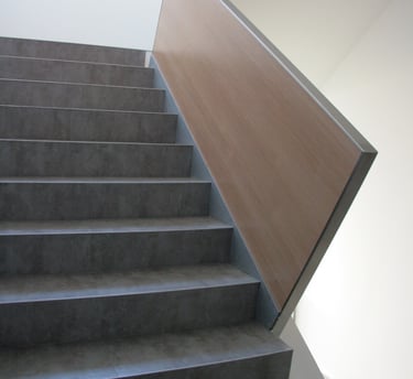 LVT grindys ant laiptu pakopu