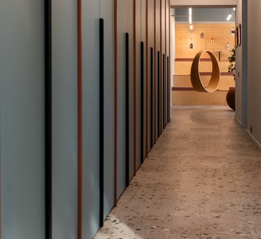 Bendros erdvės su Amtico vinilinėm grindim