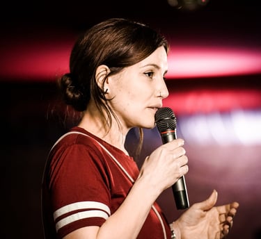 Britta Kah - Poetry Slam Moderation