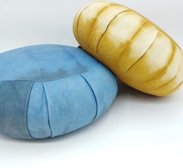 zafu coussin de meditation, teins a la main motifs shibori