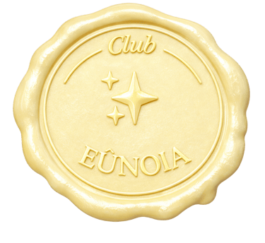 Elegante sello de lacre dorado con texto del Club Eunoia y símbolos de estrellas.