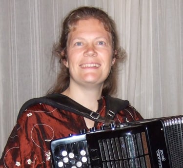 Helle Asmild - musiker, foredragsholder, historiefortæller og rejsende