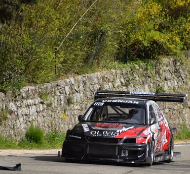 Mitsubishi Lancer préparée pour la course côte