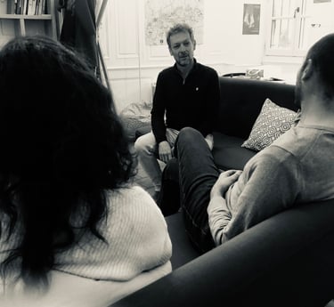 Médiation de 2 personnes pour permettre la résolution de conflits personnels et professionnels