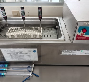 baño de coliformes en calibración con termóemtros digitales en el interior