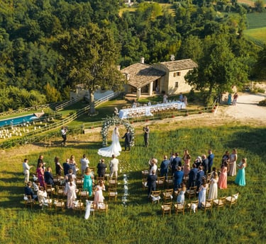 matrimonio romantico in giardino villa Marche