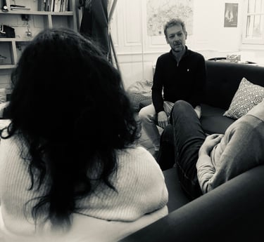 Médiation de 2 personnes pour permettre la résolution de conflits personnels et professionnels