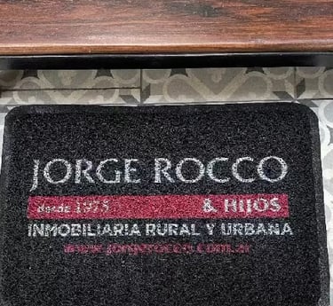 Felpudo personalizado con logo inmobiliaria rocco