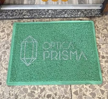 Felpudo personalizado con logo optica prisma