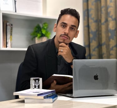 Psicologo Clínico Martinho Machado em um de seus escritórios. Clique na imagem para ampliar.