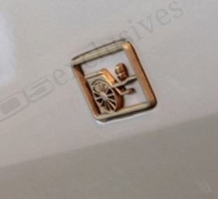 logo heuliez sur le citroen scarabée d'or