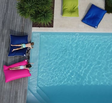 Coussins de piscine durables proposés par la société Biboo