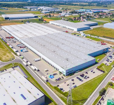 3PL Warehouse, Distribution Center, Logistics Center, Trucks Loading