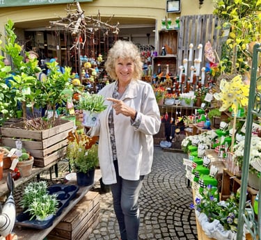 German teacher Uschi smiling at a market during an outdoor German lesson in Munich