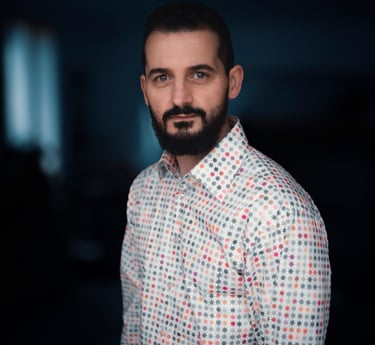 Portrait de David Keochkerian, photographe paysage et artiste visuel.