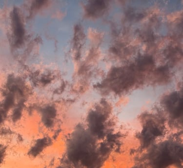 Calming sunset sky with wispy clouds