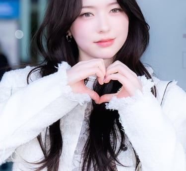 FIFTY FIFTY CHANELL MOON