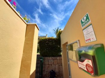 Instalación de desfibrilador en comunidad de propietarios para mejorar la seguridad y bienestar