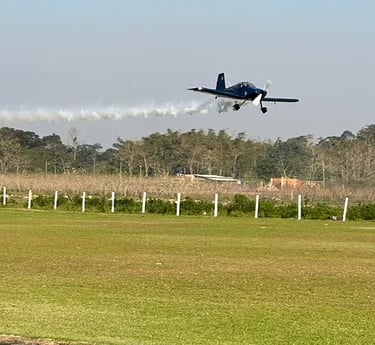 avião em vvo da Esquadrilha CÉO