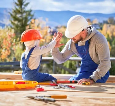 un père et son fils en tenue de travail s'amusant à construire une terrasse en bois