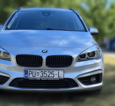 a silver bmw taxi