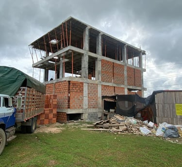 Construcción en mampostería tradicional, Casa 43 en etapa estructural inicial.