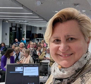 Mag. Natascha Ljubic, BSc ist Online Marketing- und KI-Expertin aus Wien