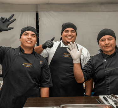 grupo de thechefcatering con el dueño