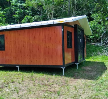 Tiny house installé sur pieux vissés