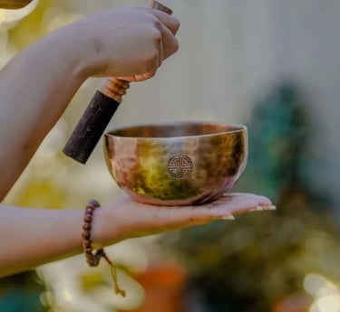 Hand hammered Himalayan singing bowl for meditation