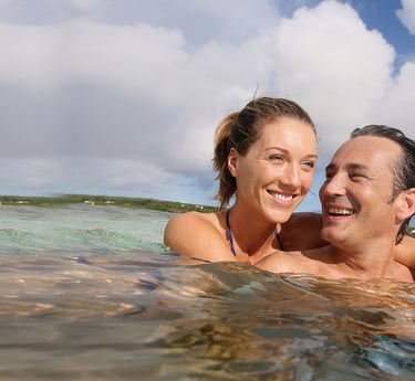 pareja feliz oceano bienestar energia vida saludable fuxion resultados