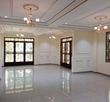 salon luxueux avec luminaire en cristal à yaoundé