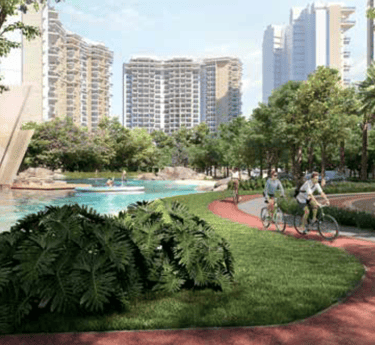 Pessoas passeando pelo bairro, ao fundo a praia privativa do bairro e o SPA Center