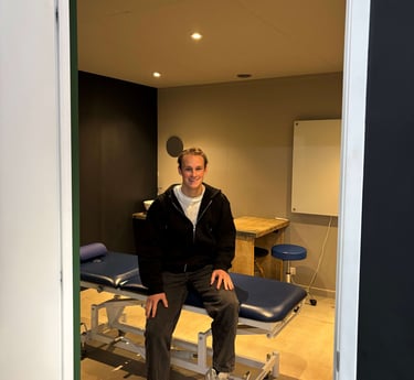 Jens Boogaard in de praktijk van Fysio Performance Texel.