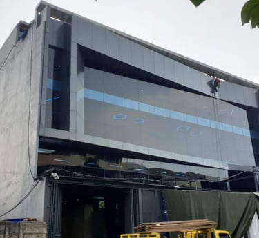 Jasa Bersih Kaca Gedung