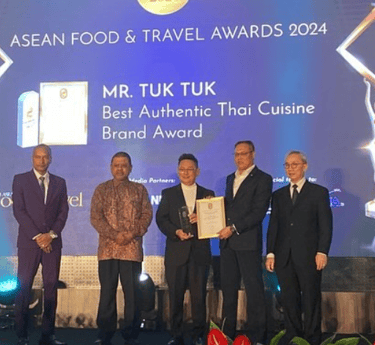 Mr Tuk Tuk Receiving an award for the Best Authentic Thai Cuisine Brand Award 
