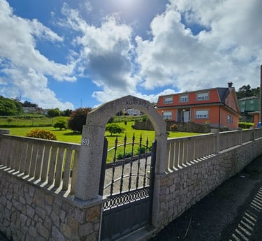 Entrada exterior de alojamiento bajo gestión de HolonSolutions