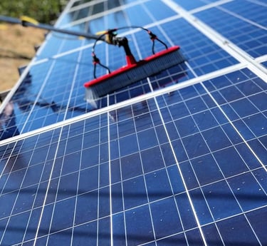 Profesionalno pranje solarnih panela za povećanje efikasnosti i produženje vijeka trajanja 