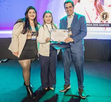 Equipe da Caran Contabilidade recebendo premiação no Prêmio Inovar Contábil 2025.