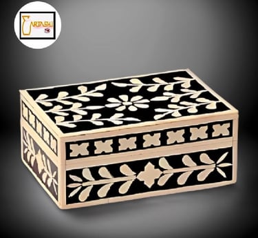 jewellery box floral design. Necklace jewellery box.