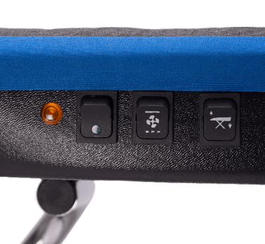 Żelazko parowe marki EV z wysokiej klasy stopą teflonową, chroniącą jedwab i len przed przypaleniem.