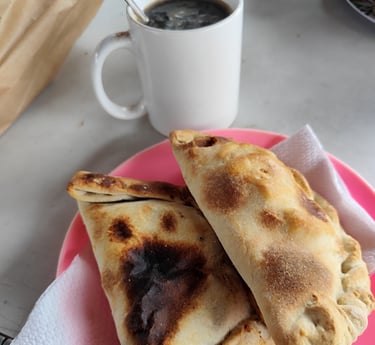 Alumno aprendiendo vocabulario en cocina con cursos dinámicos de idiomas