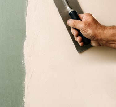 Enduit Stucco Latte teinte Pierre, blanc minéral lumineux