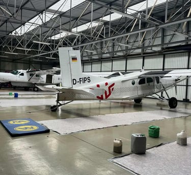 les 2 avions du centre de parachutisme de Péronne